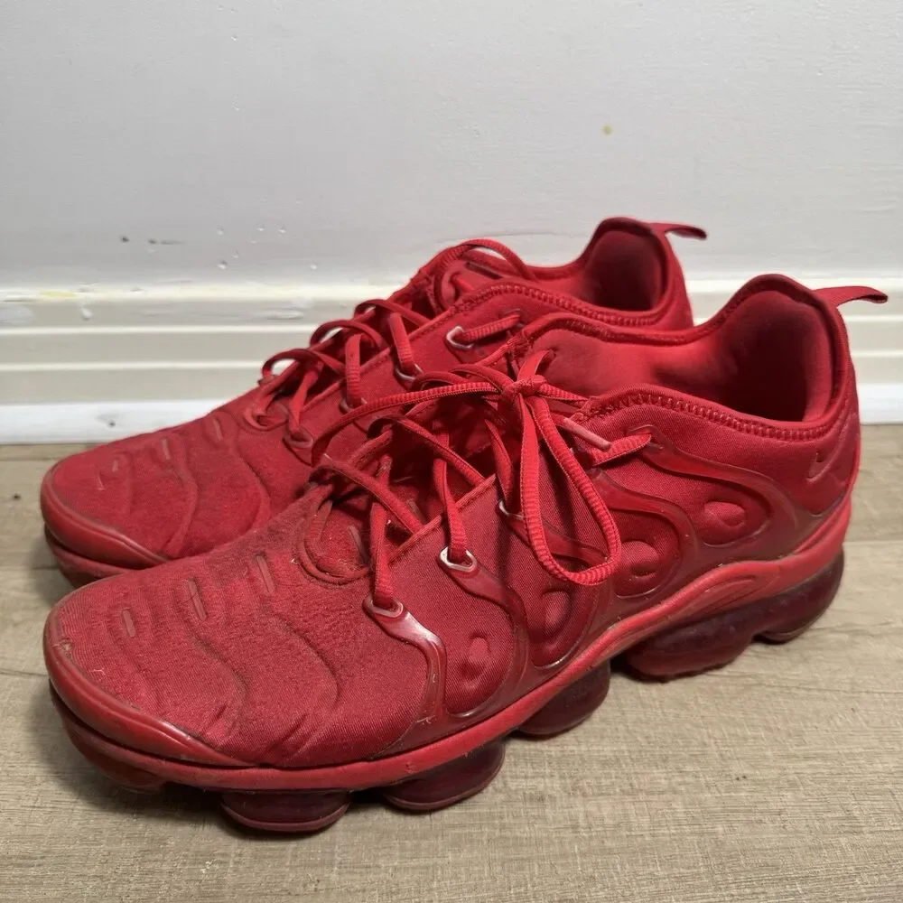 Nike Air VaporMax Plus Men’s 12 Triple Red Shoes Athletic Sneakers CW6973-600